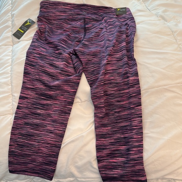 Old navy active pants - Picture 4 of 4